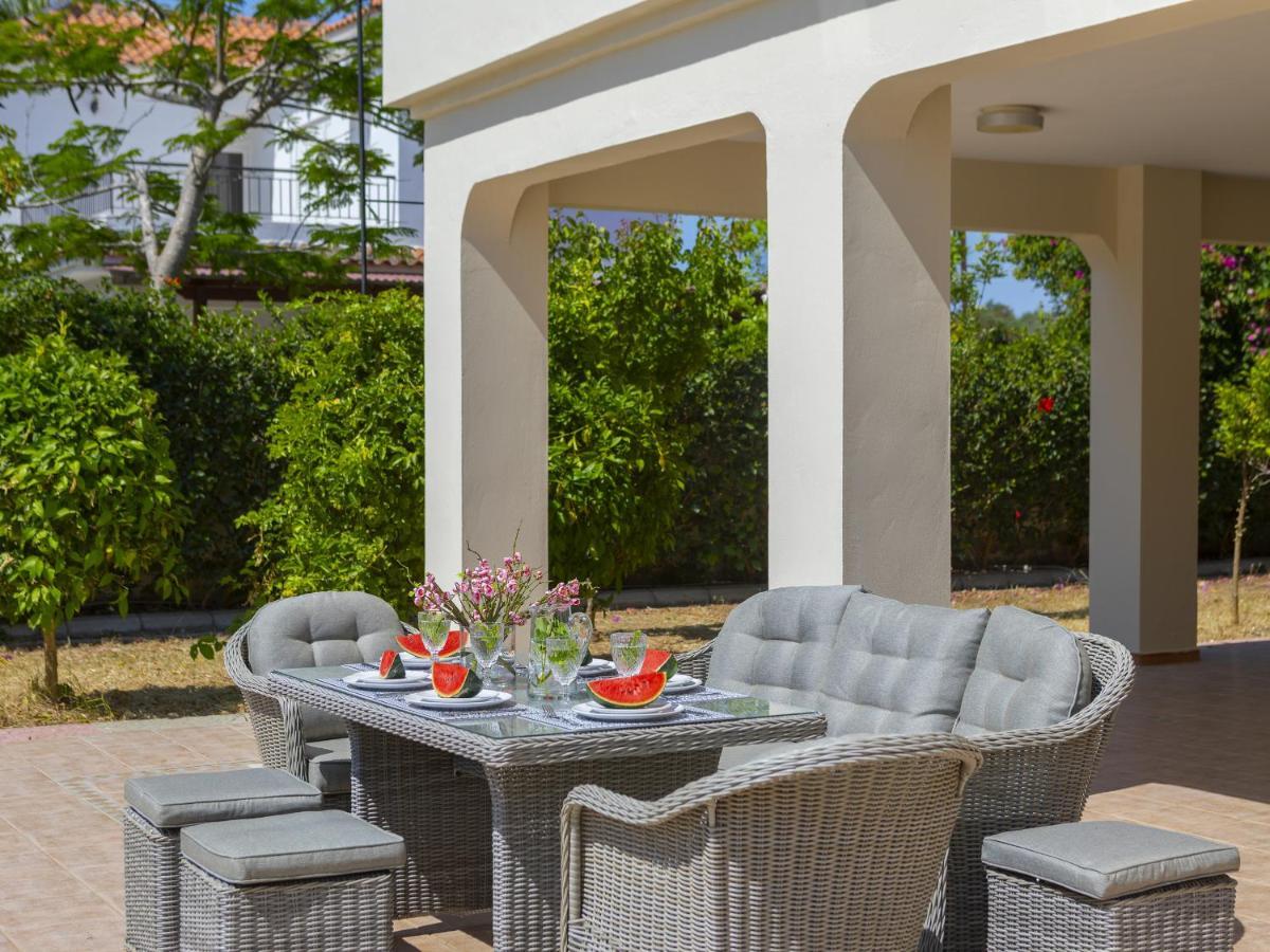Meneou Seaside Mansion 7 Villa ลาร์นาคา ภายนอก รูปภาพ