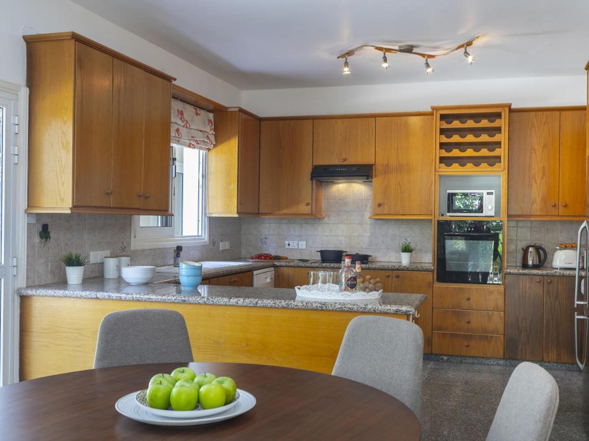 Meneou Seaside Mansion 7 Villa ลาร์นาคา ภายนอก รูปภาพ