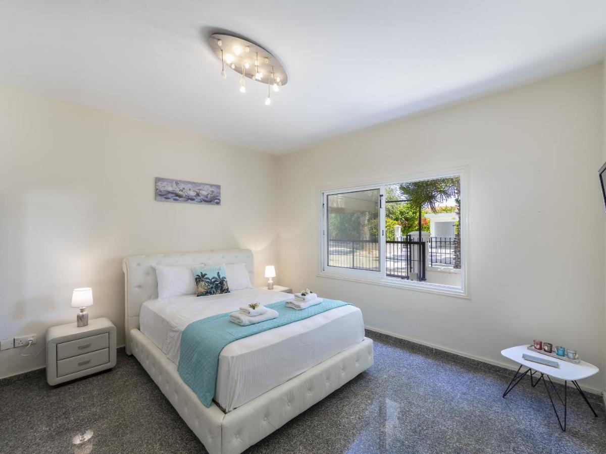 Meneou Seaside Mansion 7 Villa ลาร์นาคา ภายนอก รูปภาพ