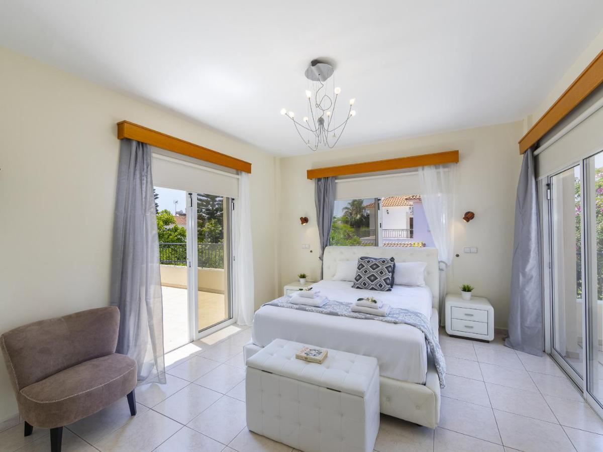 Meneou Seaside Mansion 7 Villa ลาร์นาคา ภายนอก รูปภาพ