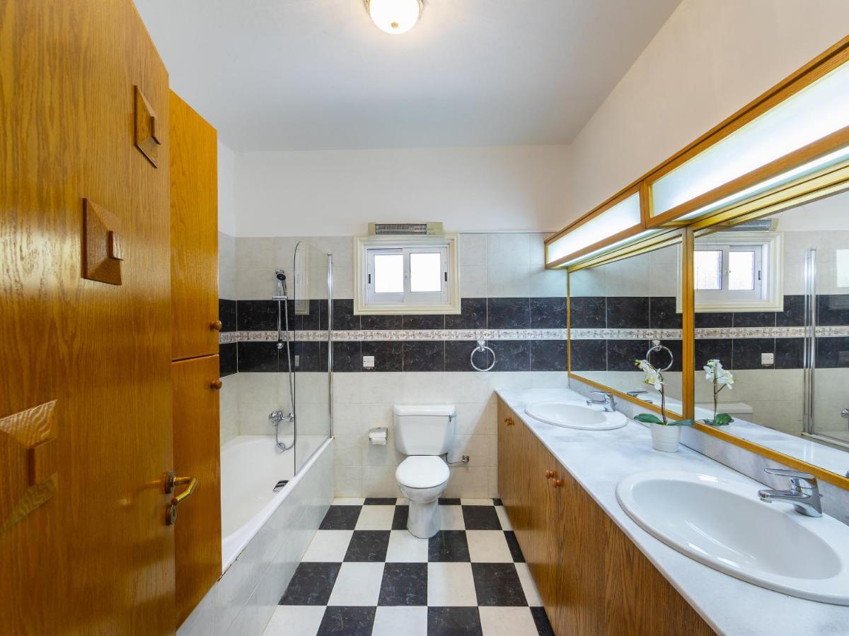 Meneou Seaside Mansion 7 Villa ลาร์นาคา ภายนอก รูปภาพ