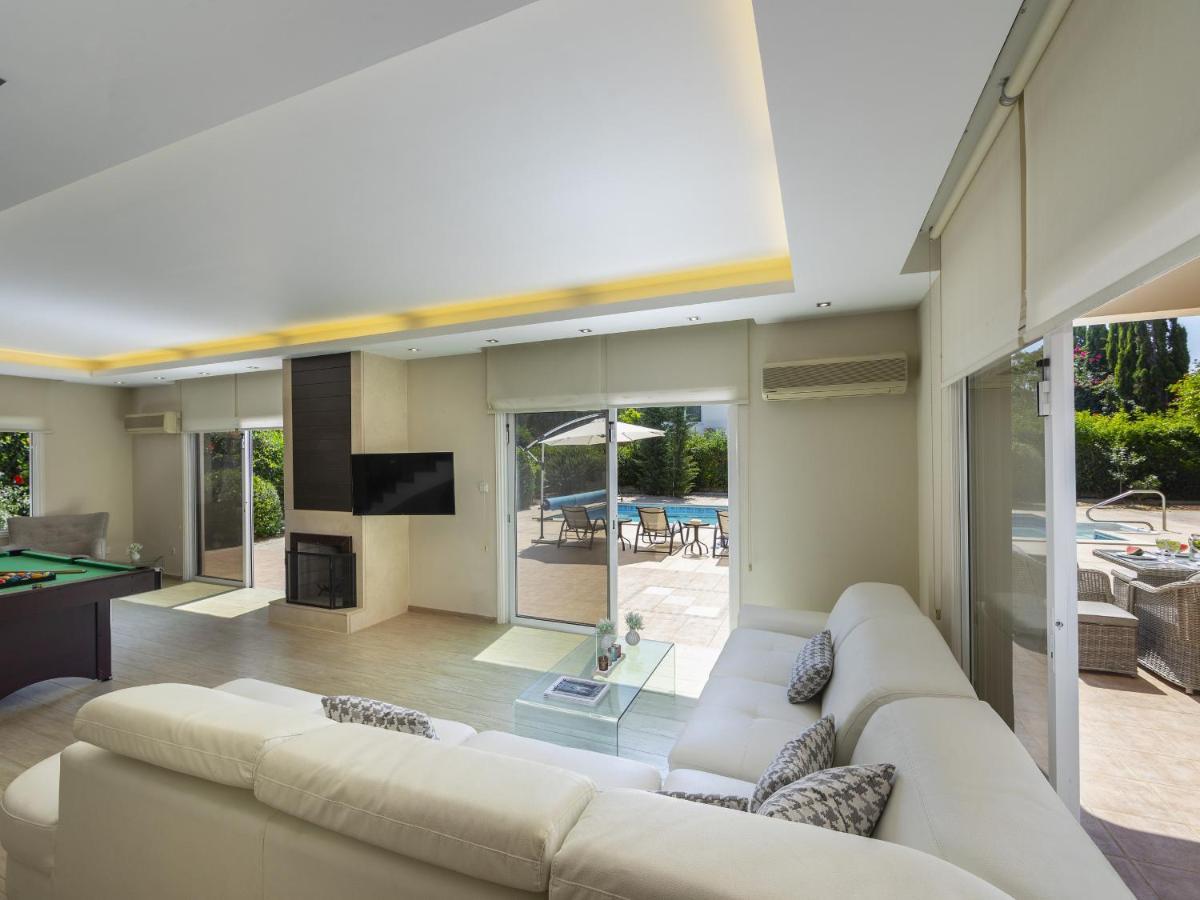 Meneou Seaside Mansion 7 Villa ลาร์นาคา ภายนอก รูปภาพ