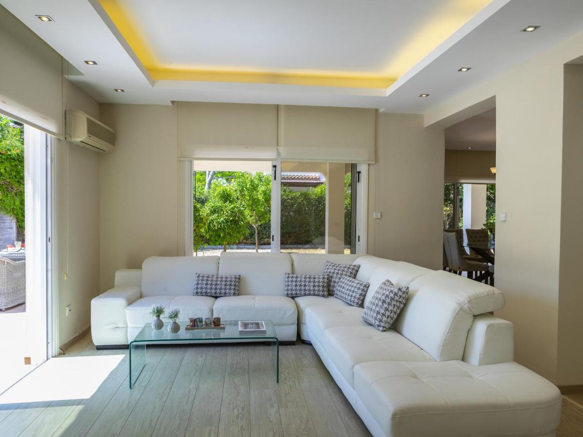 Meneou Seaside Mansion 7 Villa ลาร์นาคา ภายนอก รูปภาพ