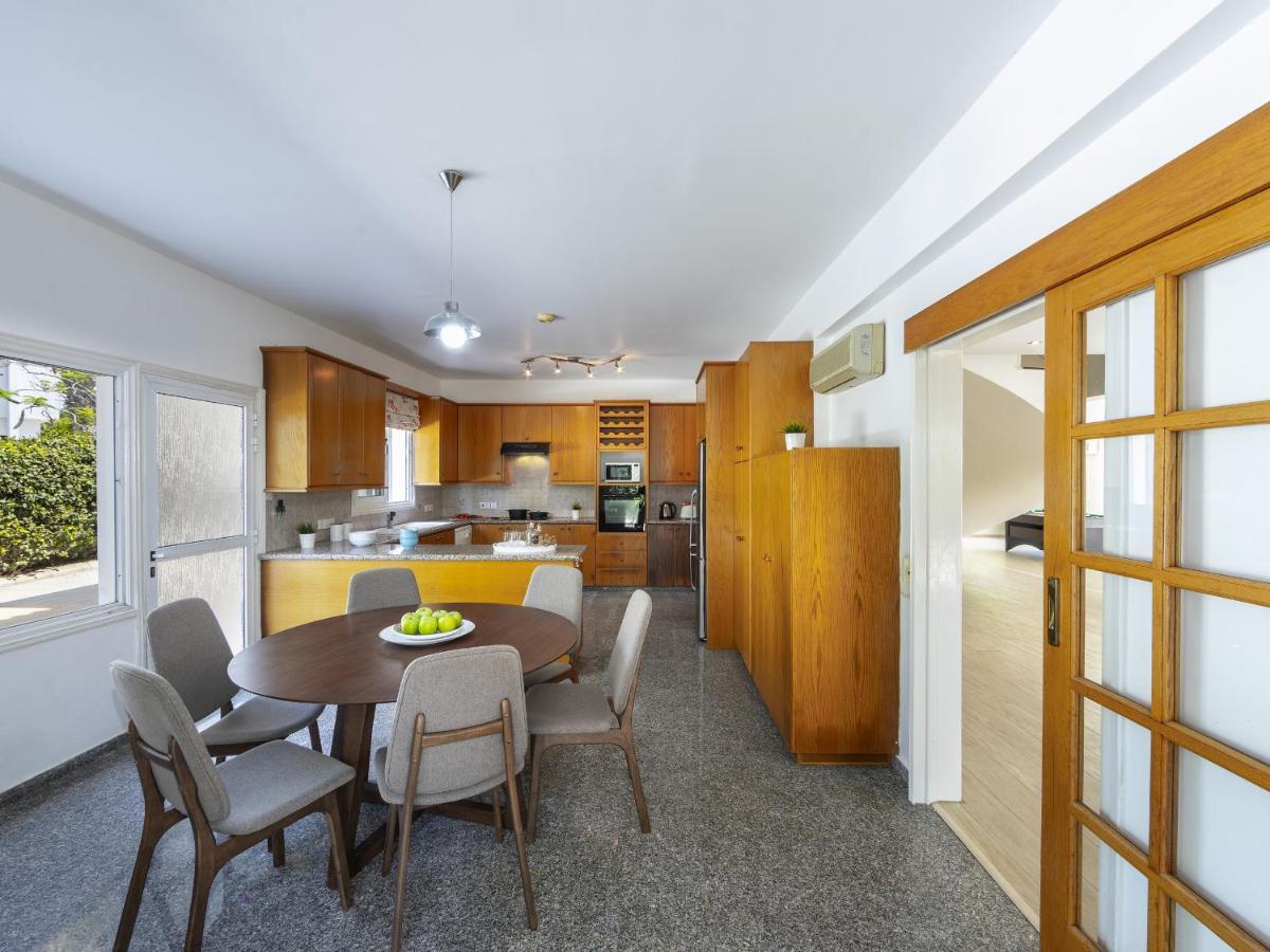 Meneou Seaside Mansion 7 Villa ลาร์นาคา ภายนอก รูปภาพ