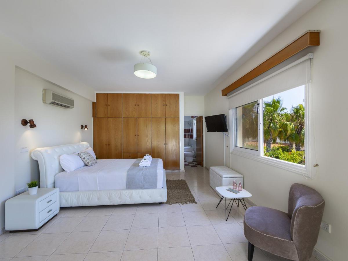 Meneou Seaside Mansion 7 Villa ลาร์นาคา ภายนอก รูปภาพ