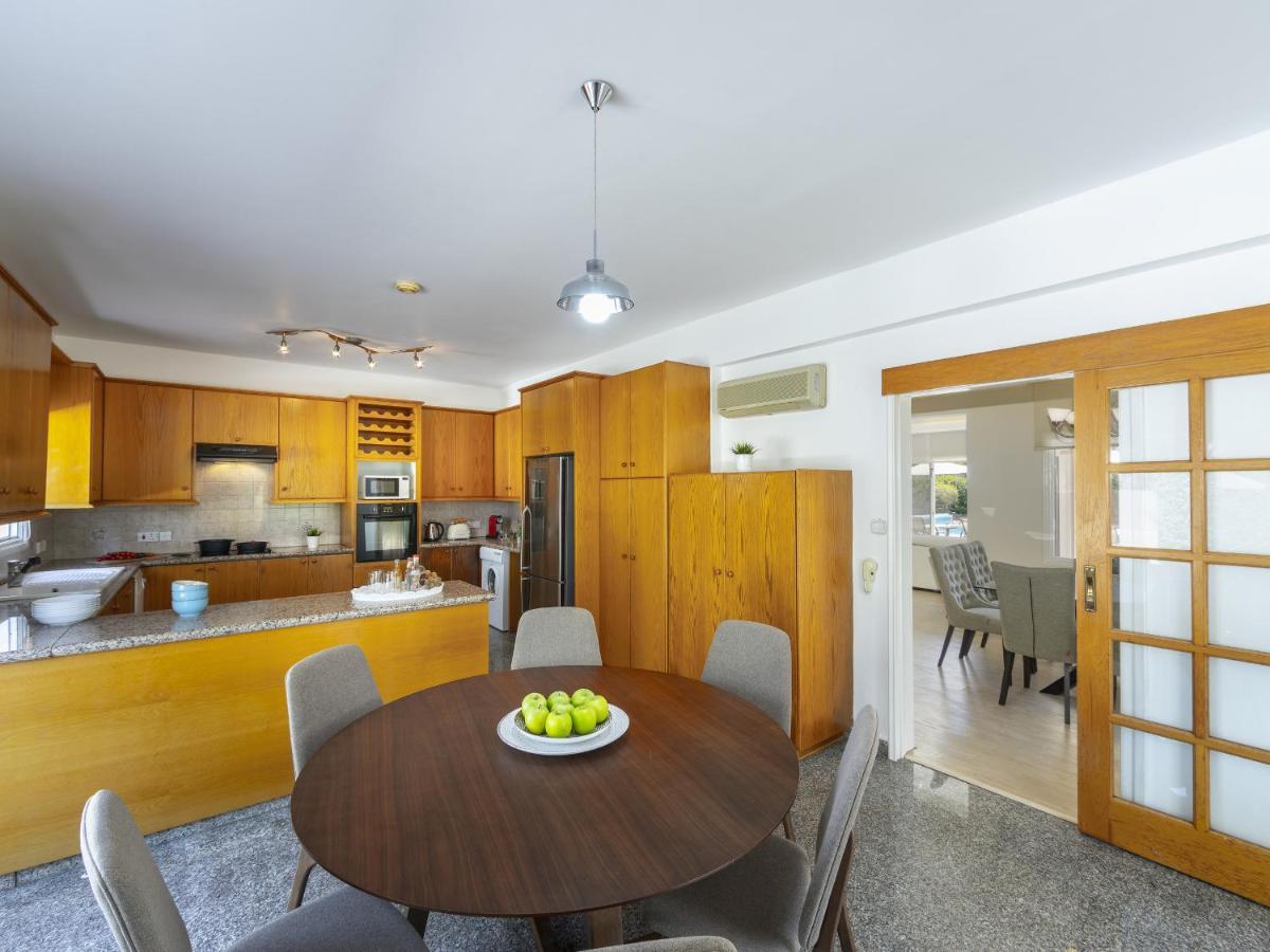 Meneou Seaside Mansion 7 Villa ลาร์นาคา ภายนอก รูปภาพ