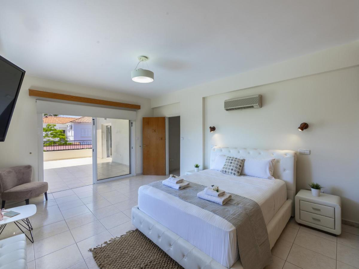 Meneou Seaside Mansion 7 Villa ลาร์นาคา ภายนอก รูปภาพ